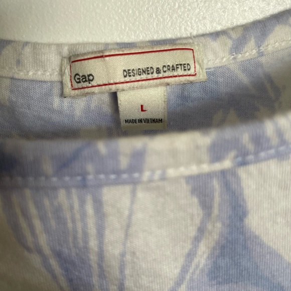 Gap Designed and Crafted Flutter Sleeve Tee EUC - Picture 3 of 4